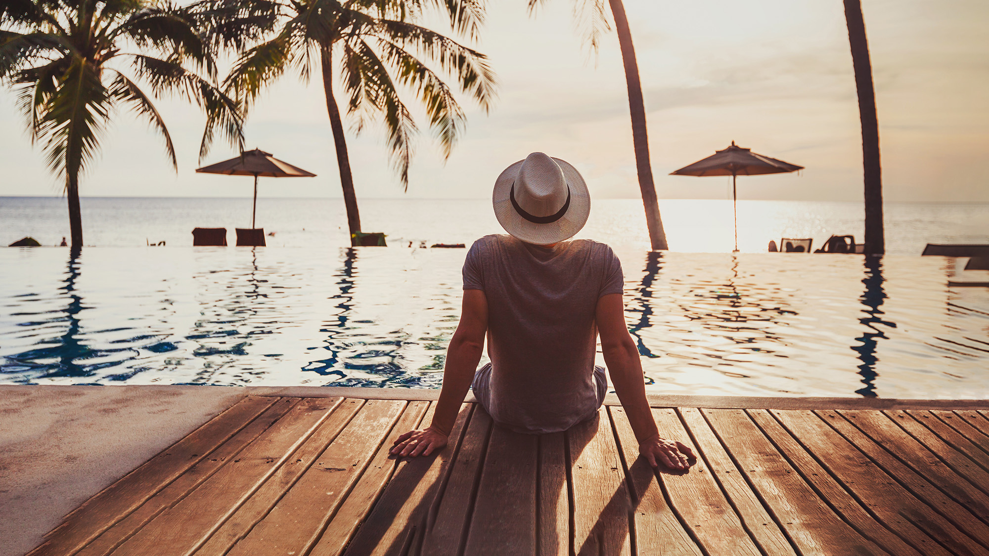 A tourist enjoying sunset at a resort; image used for HSBC India How to stay financial healthy article